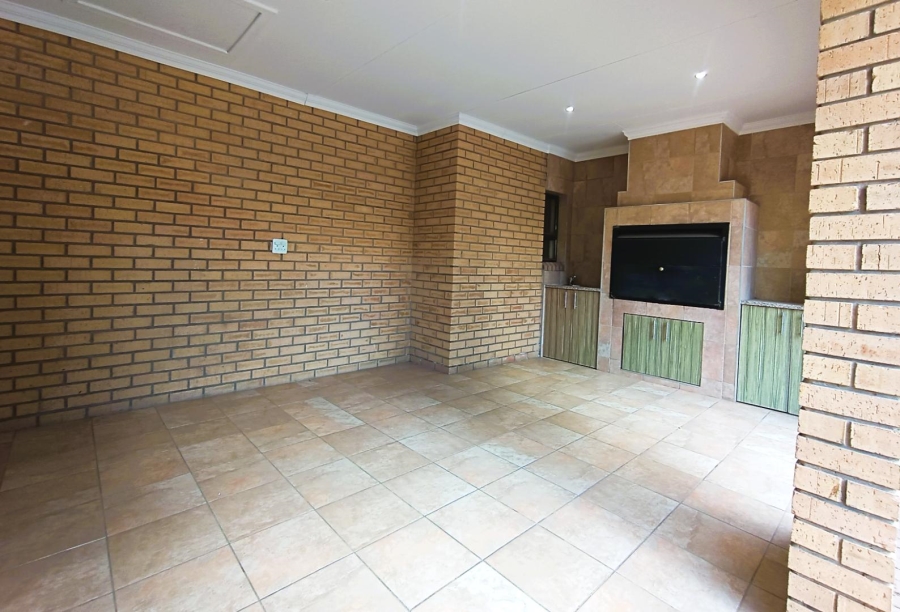 4 Bedroom Property for Sale in Heuwelsig Free State